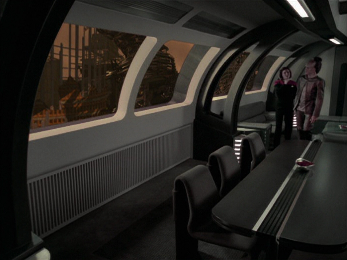 extant_StarTrek_VOY_6x07-DragonsTeeth_01117.jpg