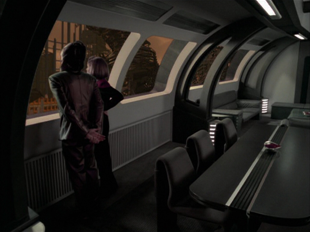 extant_StarTrek_VOY_6x07-DragonsTeeth_01135.jpg