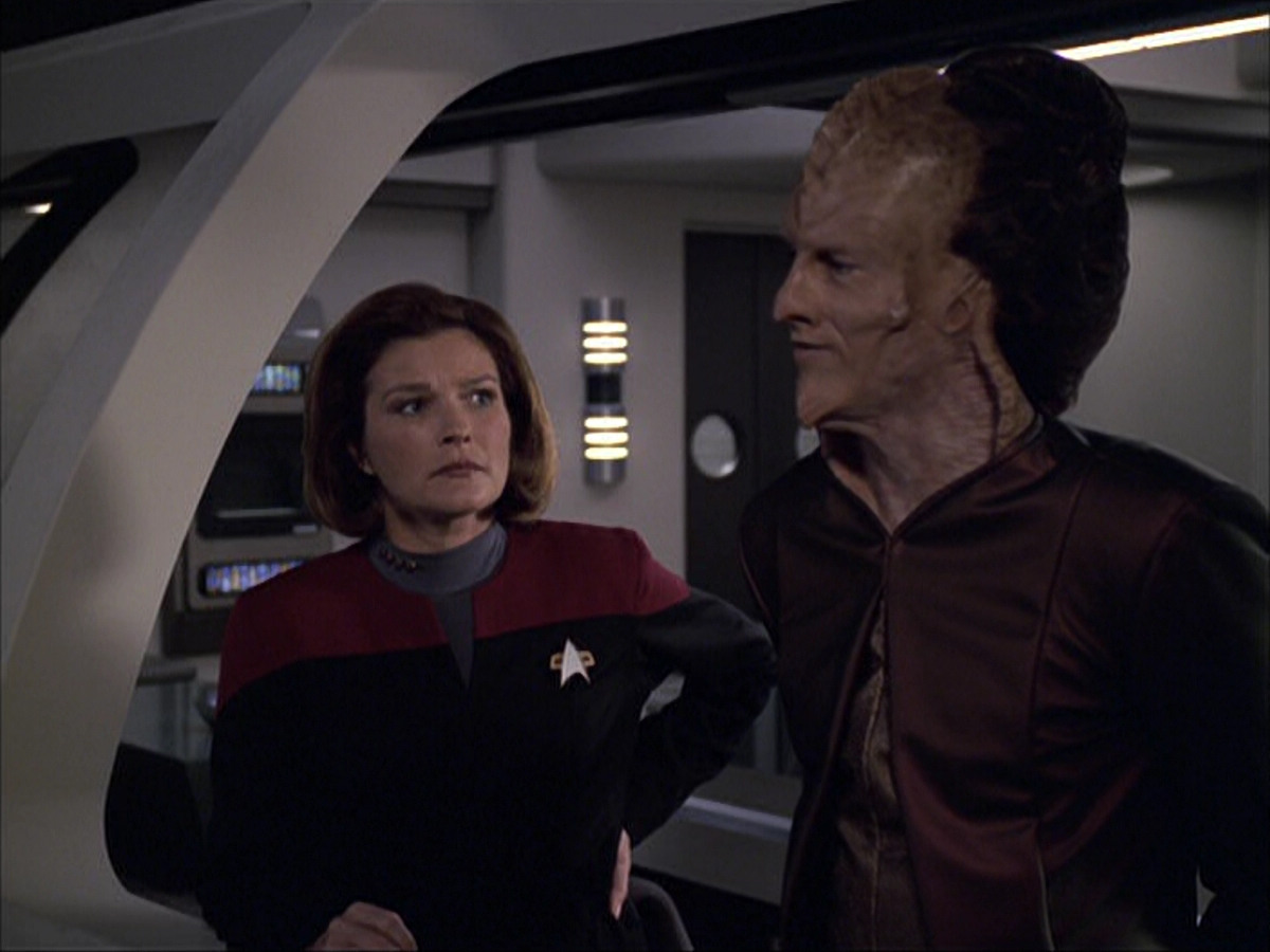 extant_StarTrek_VOY_6x07-DragonsTeeth_01156.jpg