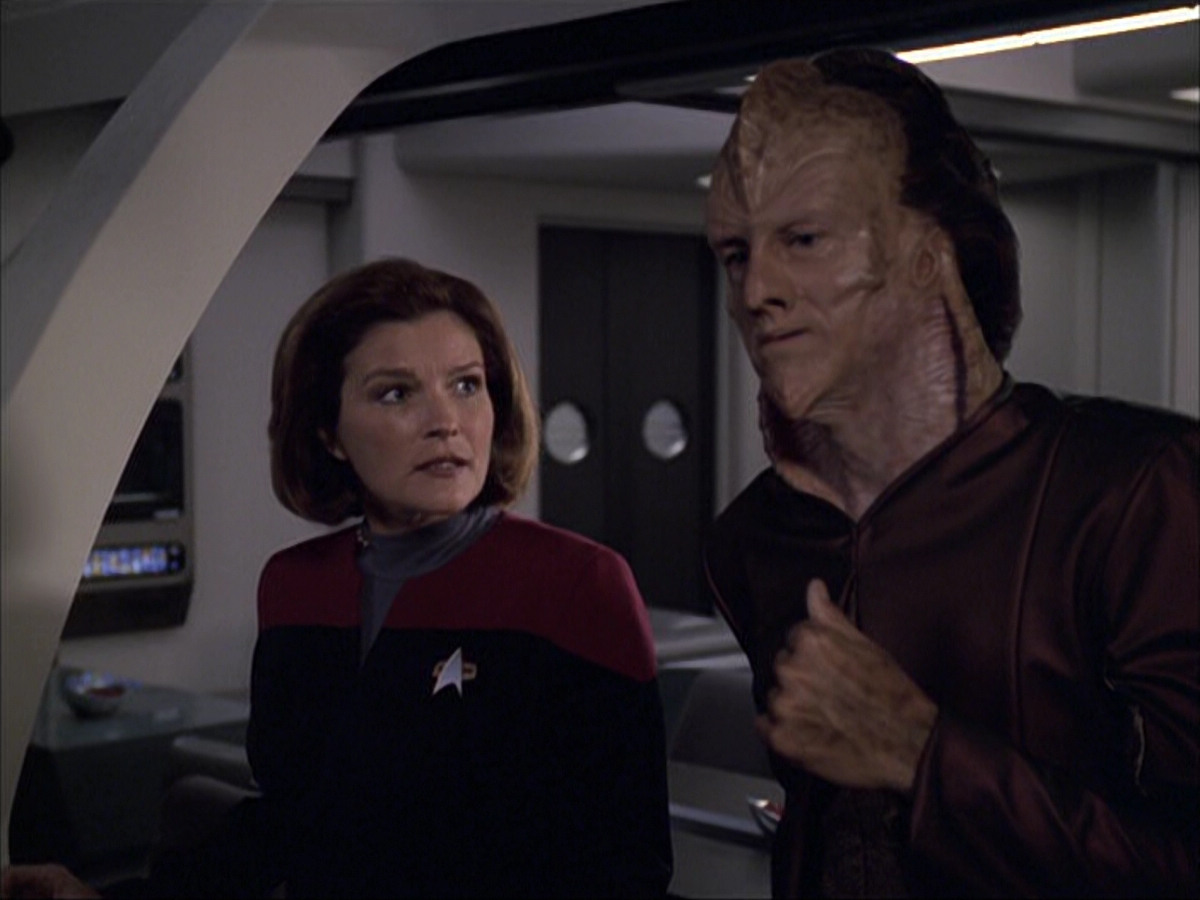 extant_StarTrek_VOY_6x07-DragonsTeeth_01195.jpg
