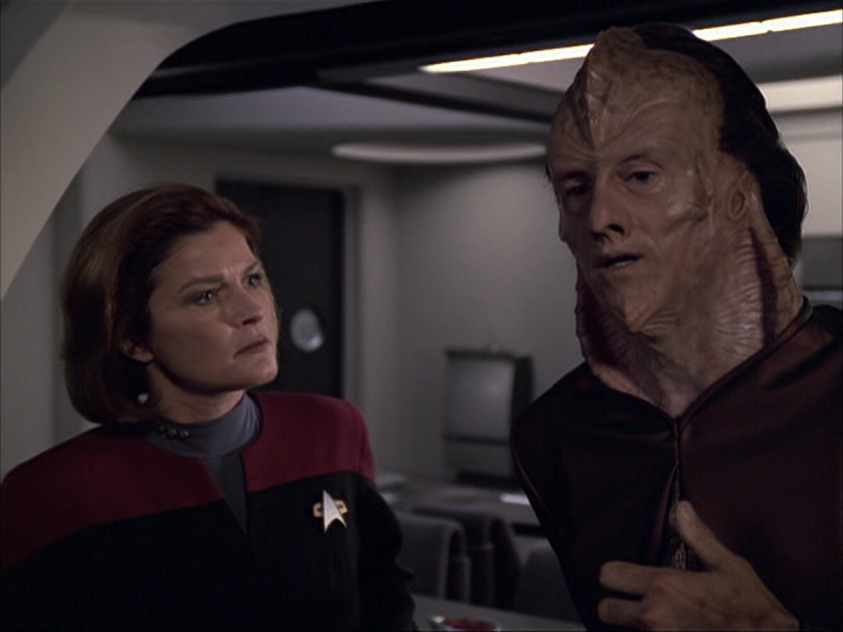 extant_StarTrek_VOY_6x07-DragonsTeeth_01205.jpg