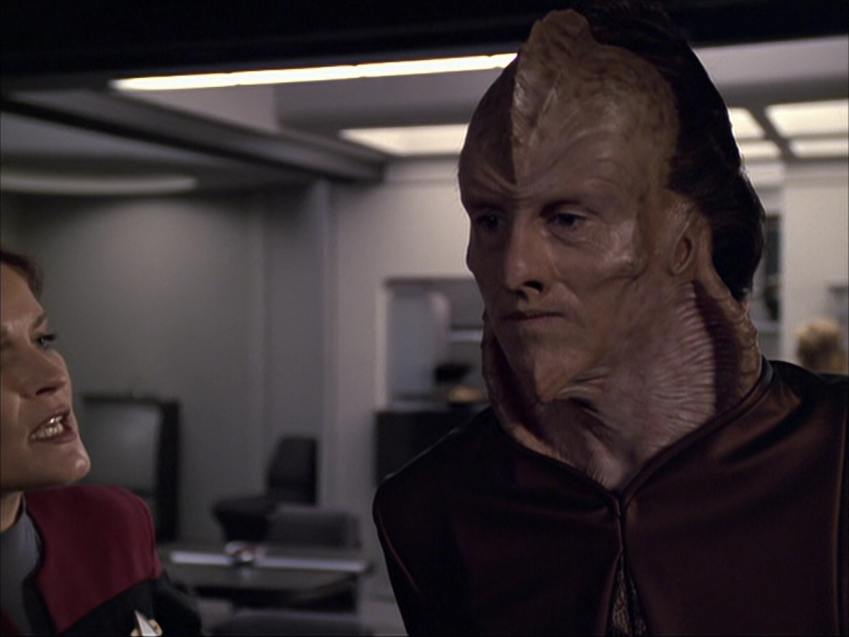 extant_StarTrek_VOY_6x07-DragonsTeeth_01214.jpg