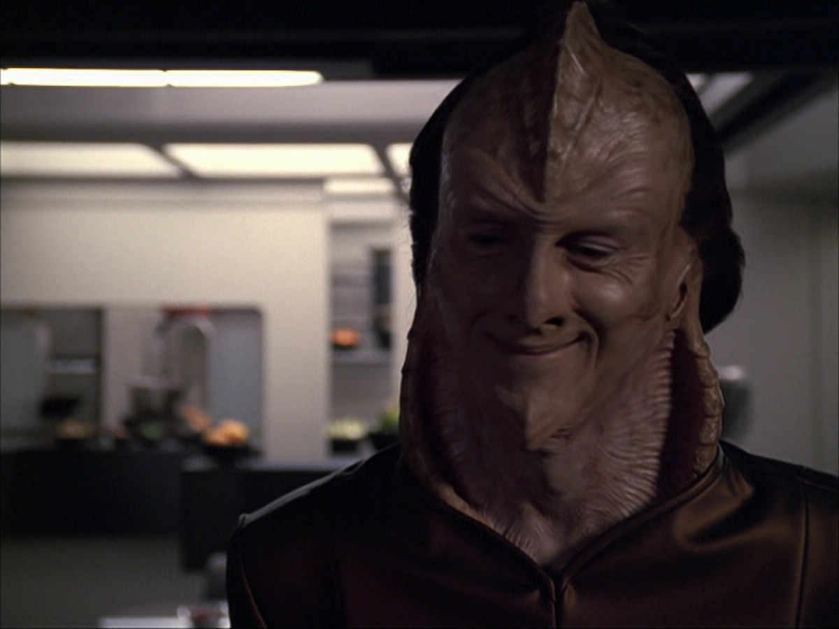 extant_StarTrek_VOY_6x07-DragonsTeeth_01228.jpg