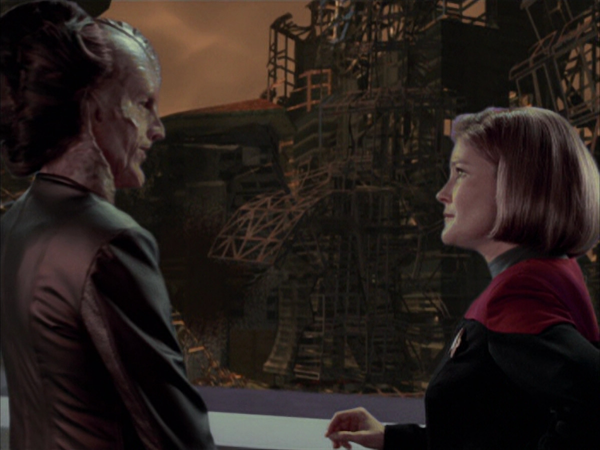 extant_StarTrek_VOY_6x07-DragonsTeeth_01232.jpg