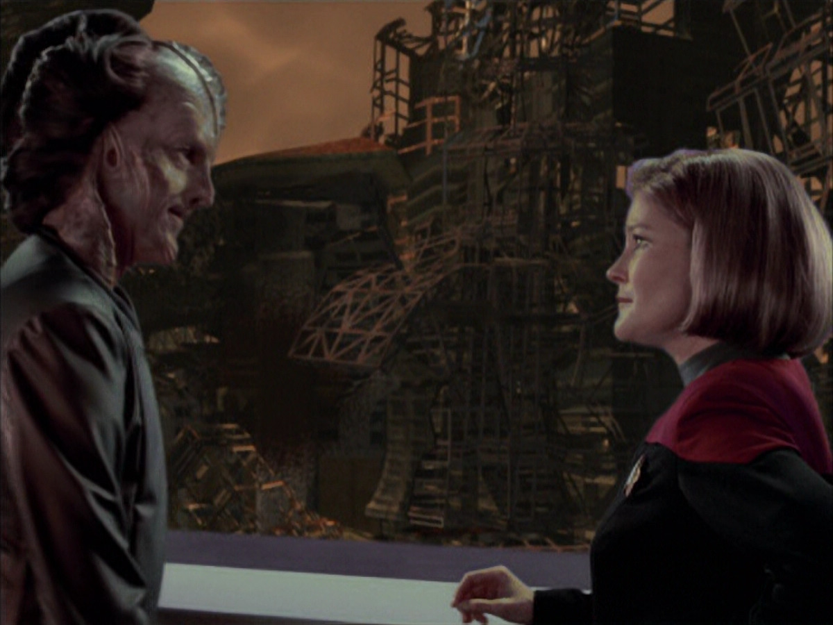 extant_StarTrek_VOY_6x07-DragonsTeeth_01233.jpg