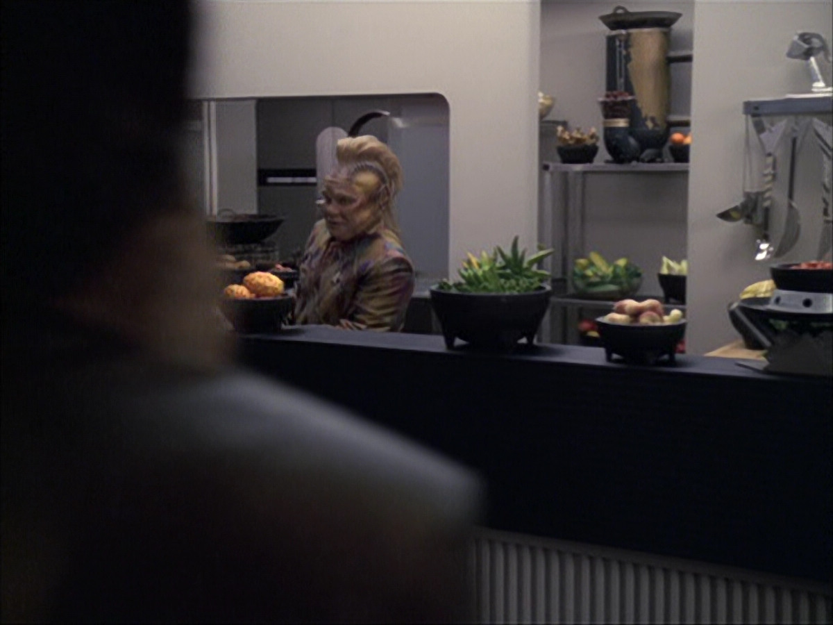 extant_StarTrek_VOY_6x07-DragonsTeeth_01237.jpg
