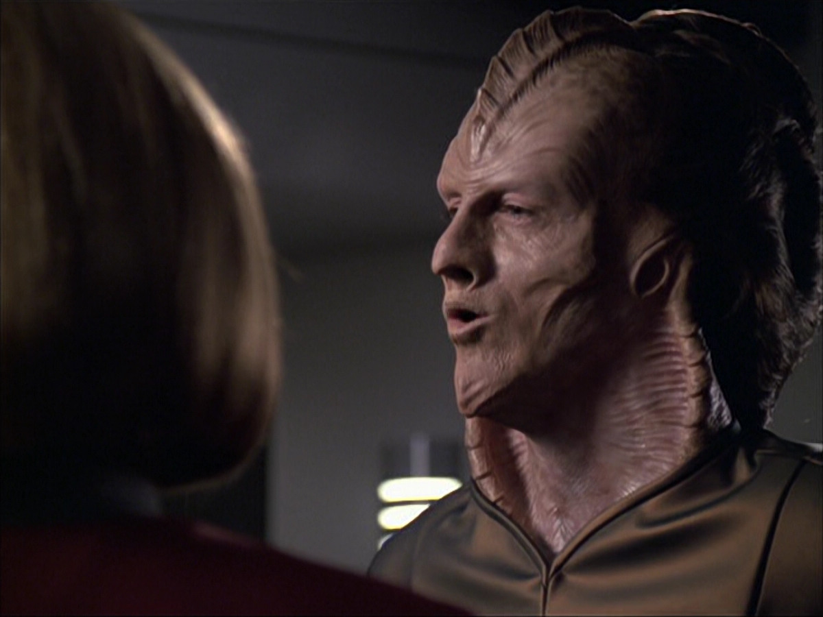 extant_StarTrek_VOY_6x07-DragonsTeeth_01262.jpg