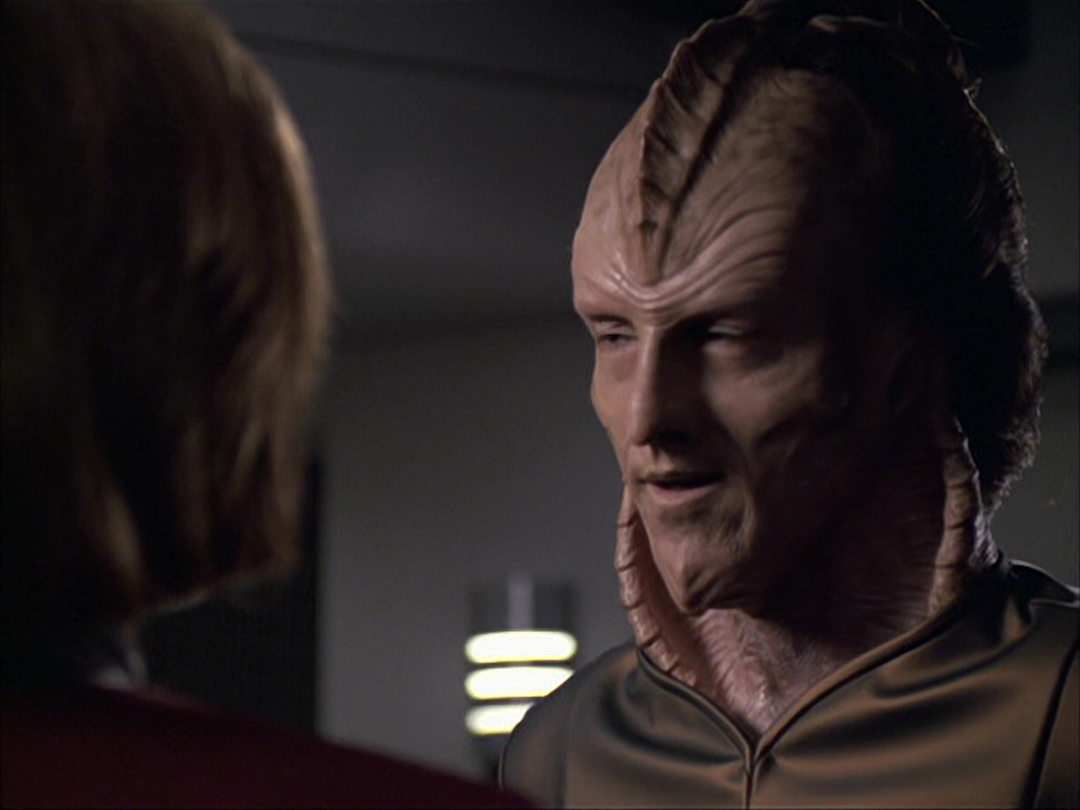 extant_StarTrek_VOY_6x07-DragonsTeeth_01273.jpg