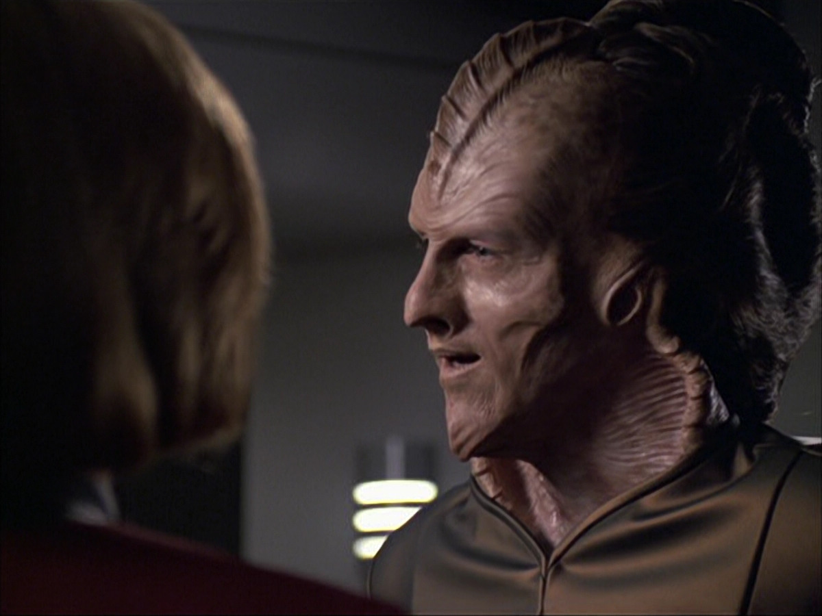 extant_StarTrek_VOY_6x07-DragonsTeeth_01274.jpg