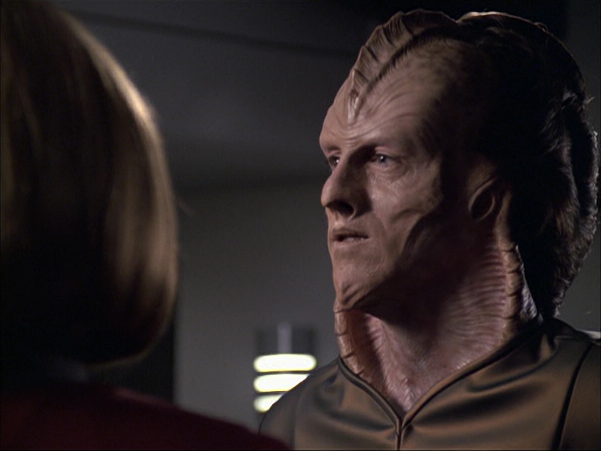 extant_StarTrek_VOY_6x07-DragonsTeeth_01295.jpg