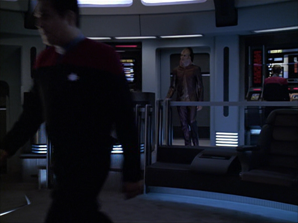extant_StarTrek_VOY_6x07-DragonsTeeth_01334.jpg