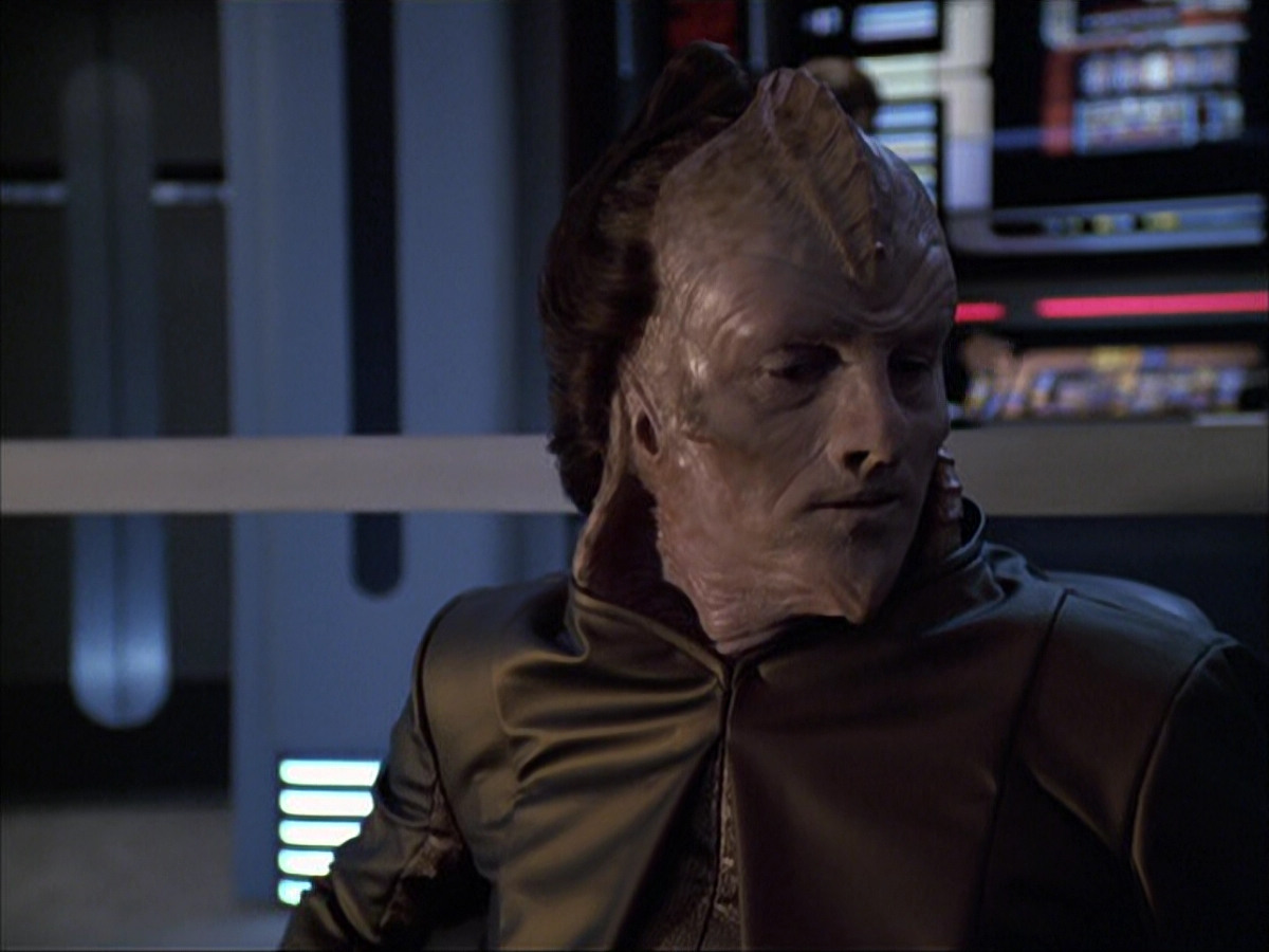 extant_StarTrek_VOY_6x07-DragonsTeeth_01357.jpg