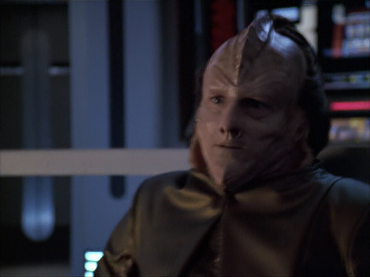 extant_StarTrek_VOY_6x07-DragonsTeeth_01359.jpg