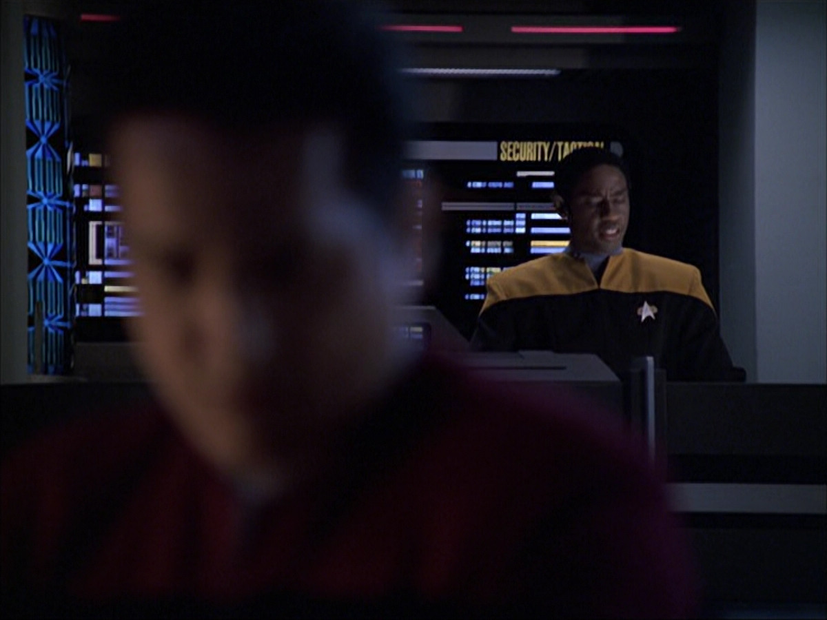 extant_StarTrek_VOY_6x07-DragonsTeeth_01363.jpg