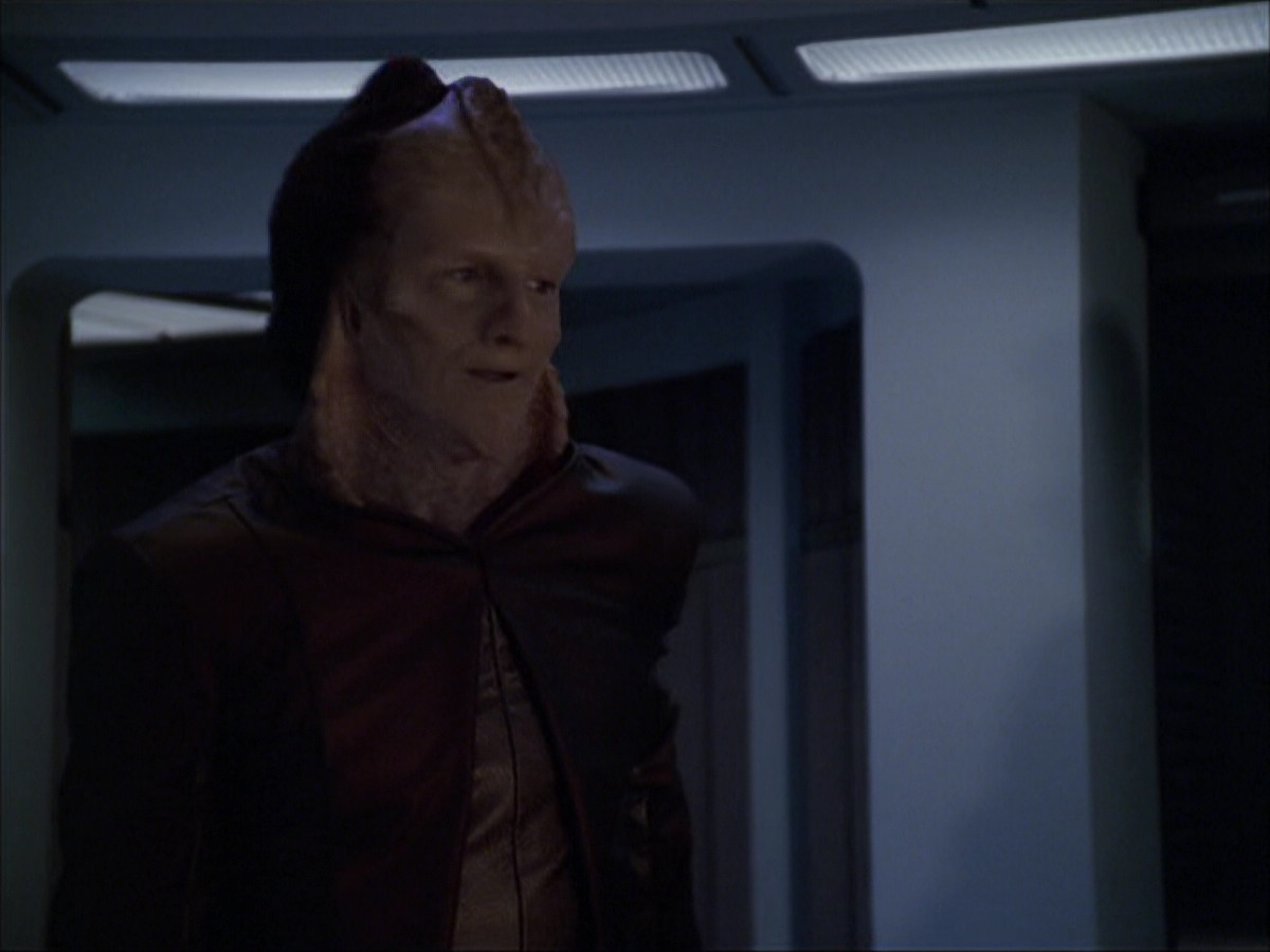 extant_StarTrek_VOY_6x07-DragonsTeeth_01435.jpg