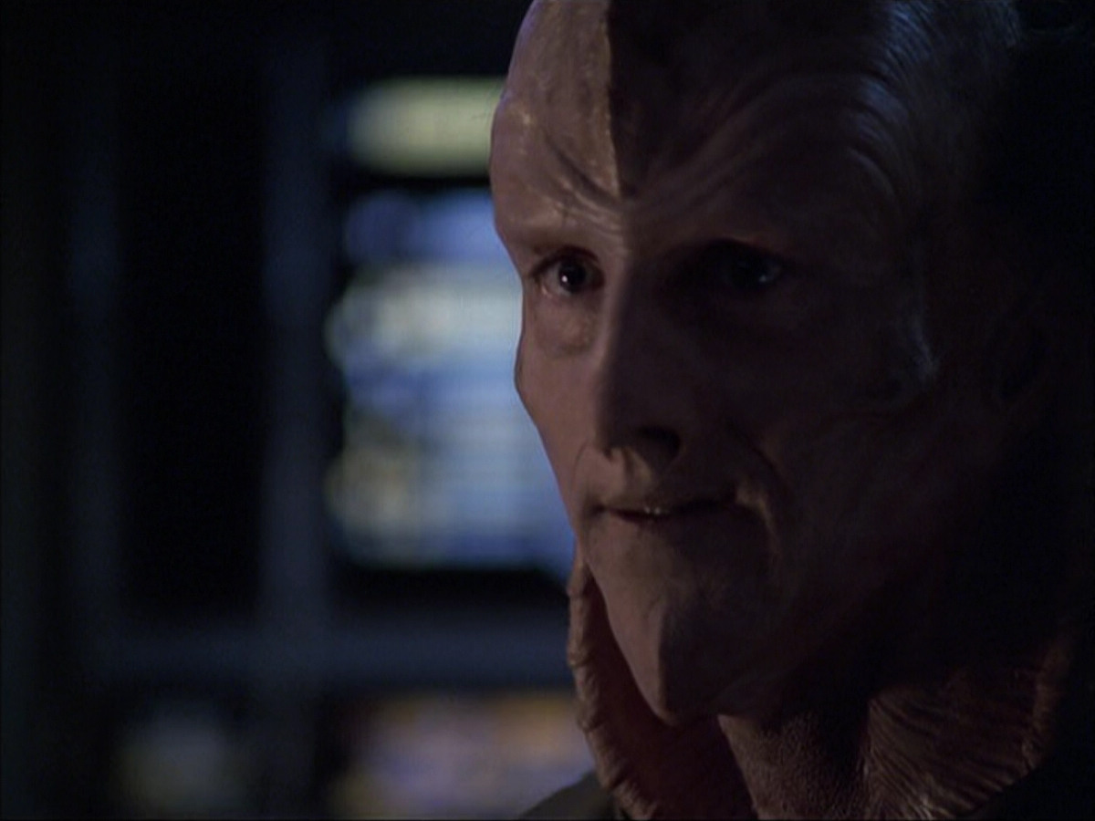 extant_StarTrek_VOY_6x07-DragonsTeeth_01467.jpg