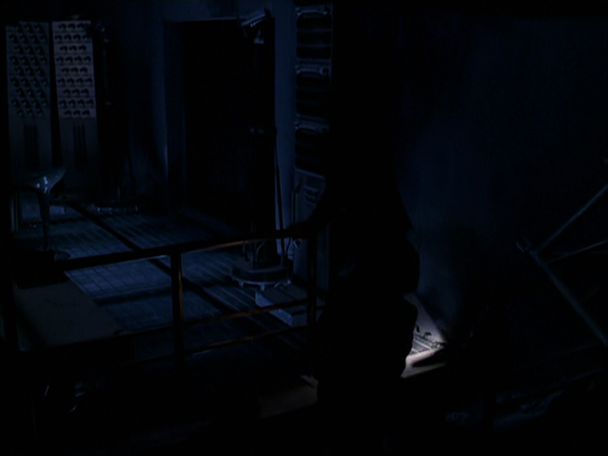 extant_StarTrek_VOY_6x07-DragonsTeeth_01505.jpg