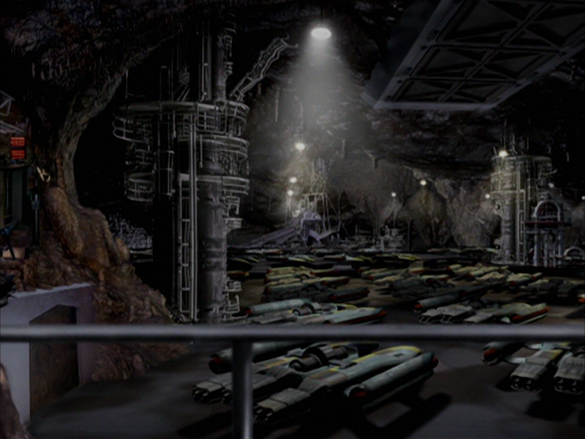 extant_StarTrek_VOY_6x07-DragonsTeeth_01530.jpg