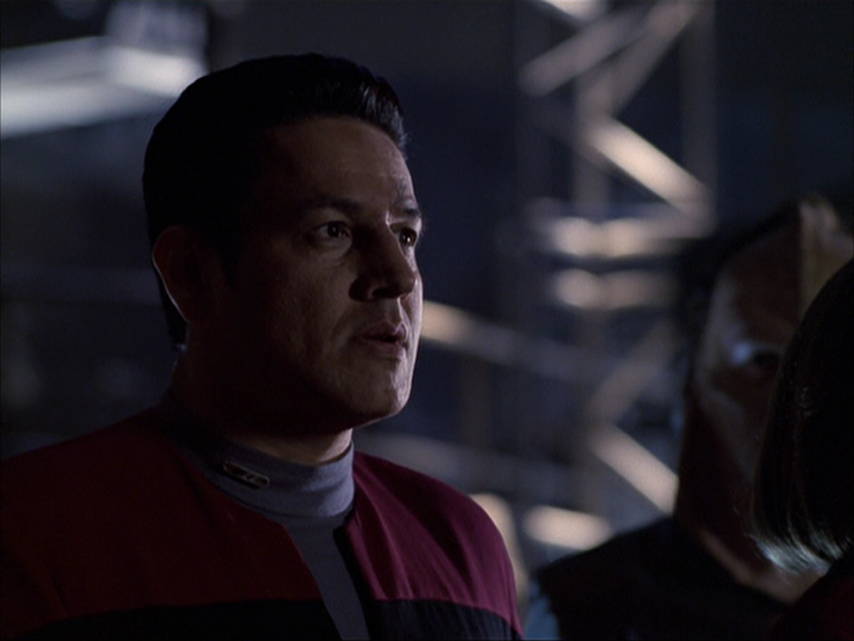 extant_StarTrek_VOY_6x07-DragonsTeeth_01534.jpg