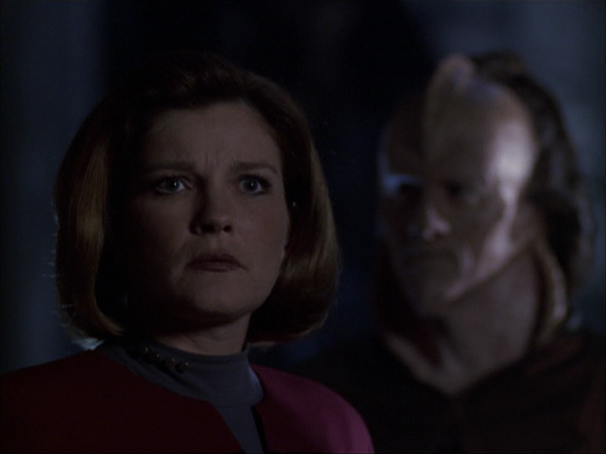 extant_StarTrek_VOY_6x07-DragonsTeeth_01537.jpg
