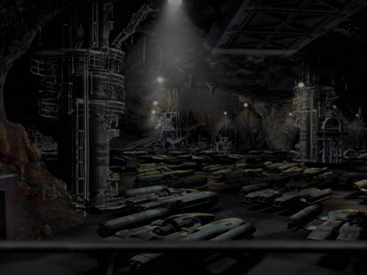 extant_StarTrek_VOY_6x07-DragonsTeeth_01559.jpg