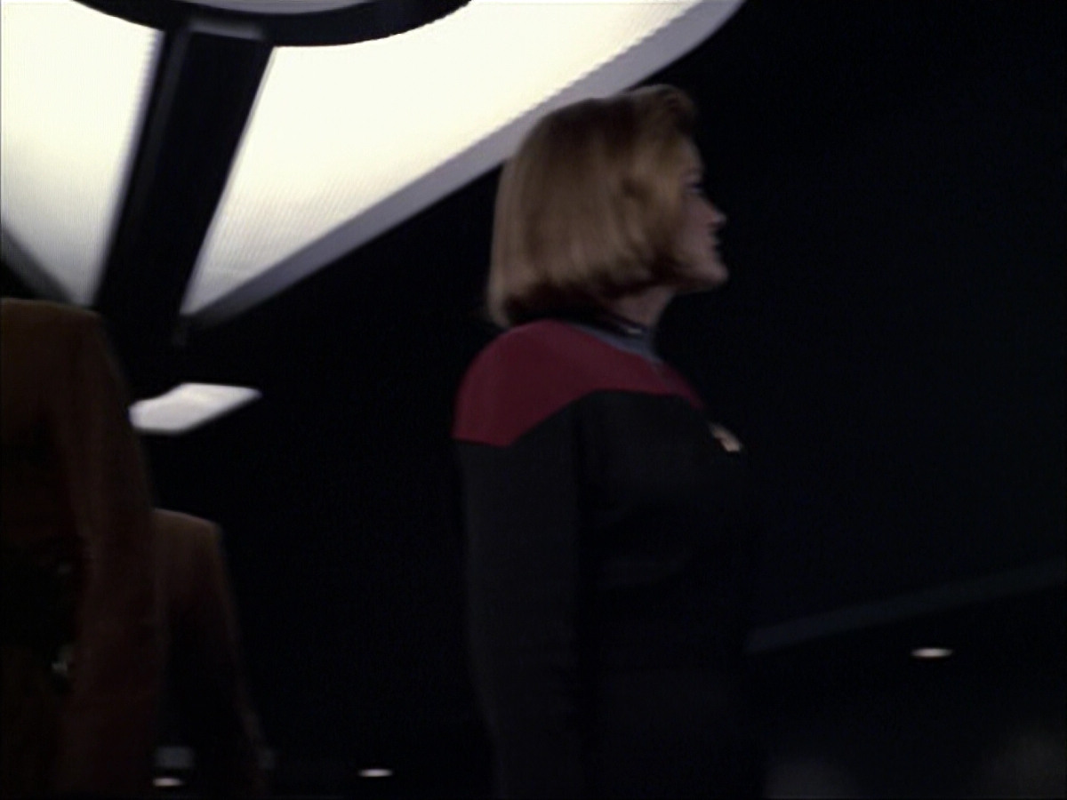 extant_StarTrek_VOY_6x07-DragonsTeeth_01591.jpg