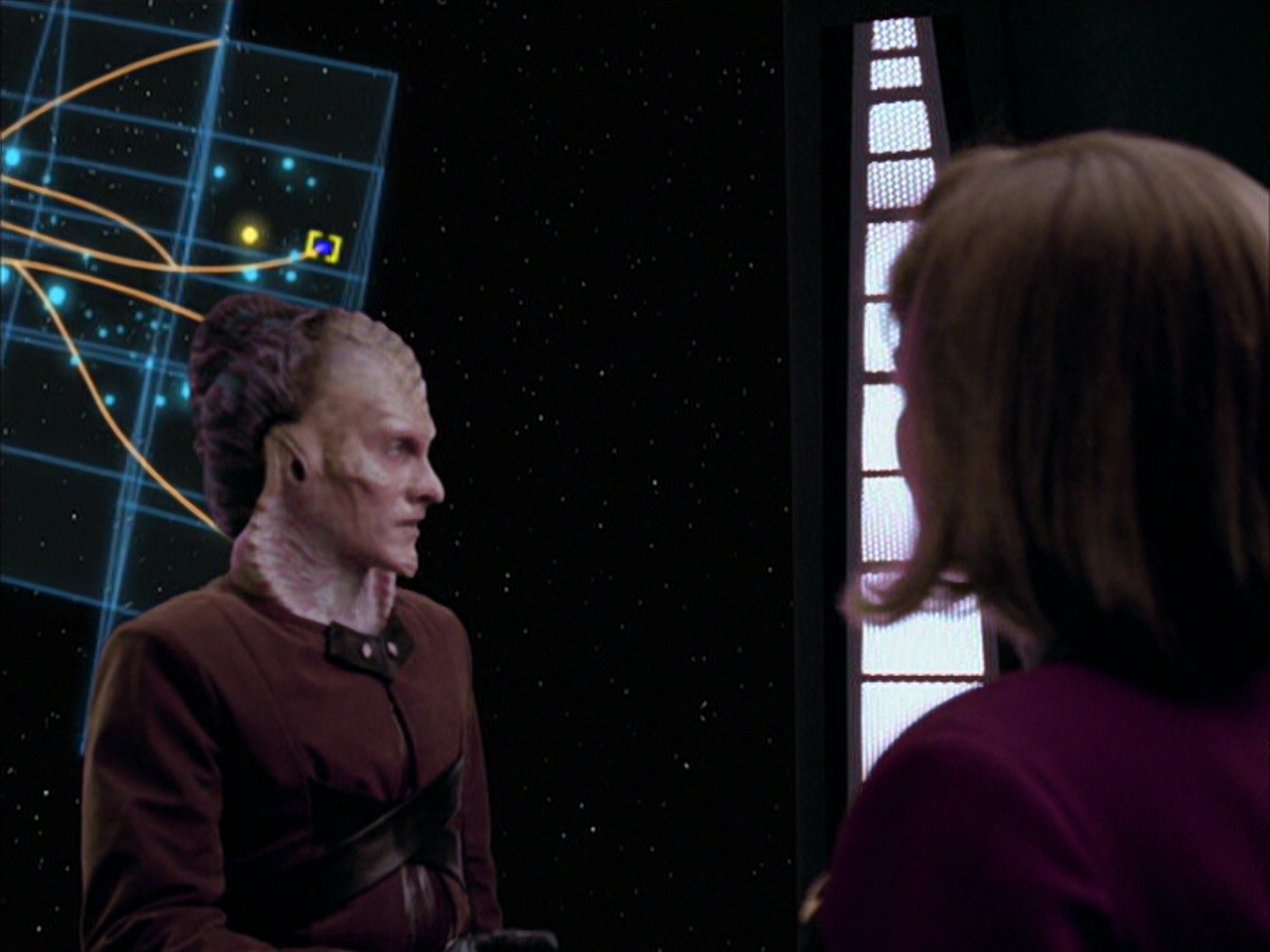 extant_StarTrek_VOY_6x07-DragonsTeeth_01626.jpg