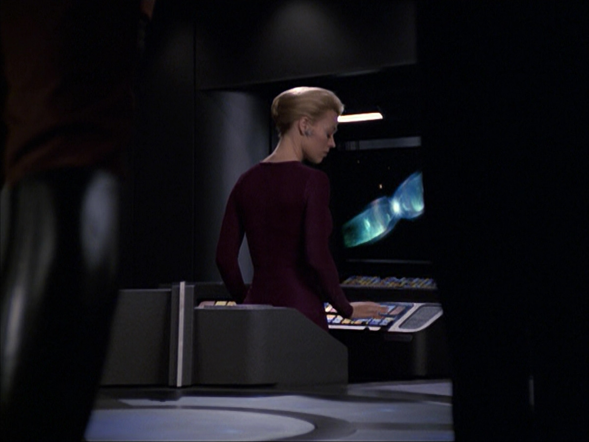 extant_StarTrek_VOY_6x07-DragonsTeeth_01630.jpg