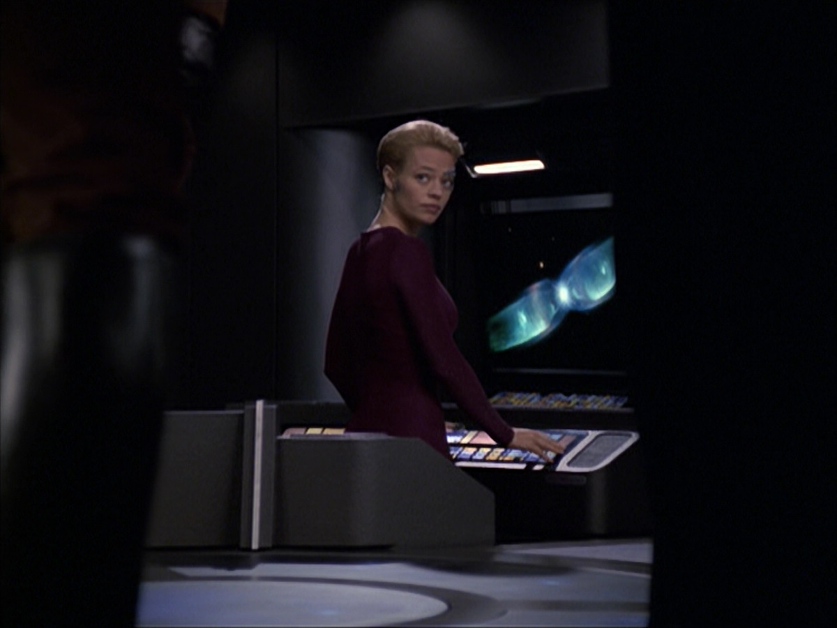 extant_StarTrek_VOY_6x07-DragonsTeeth_01632.jpg
