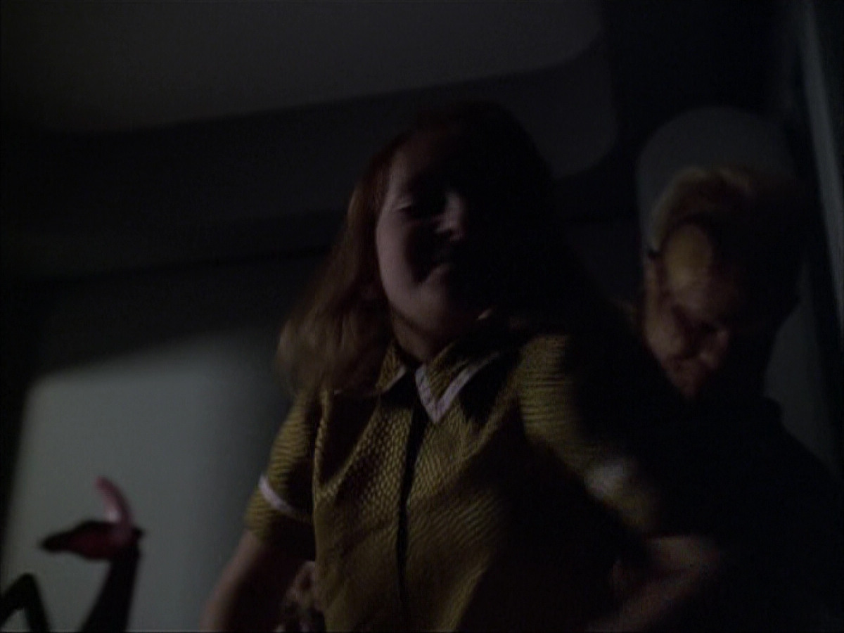 extant_StarTrek_VOY_6x07-DragonsTeeth_01812.jpg