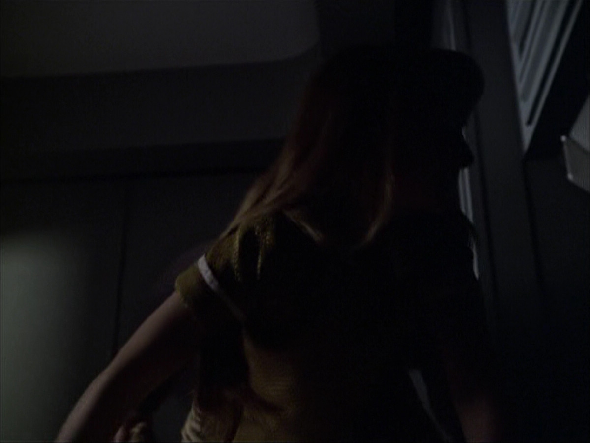 extant_StarTrek_VOY_6x07-DragonsTeeth_01813.jpg