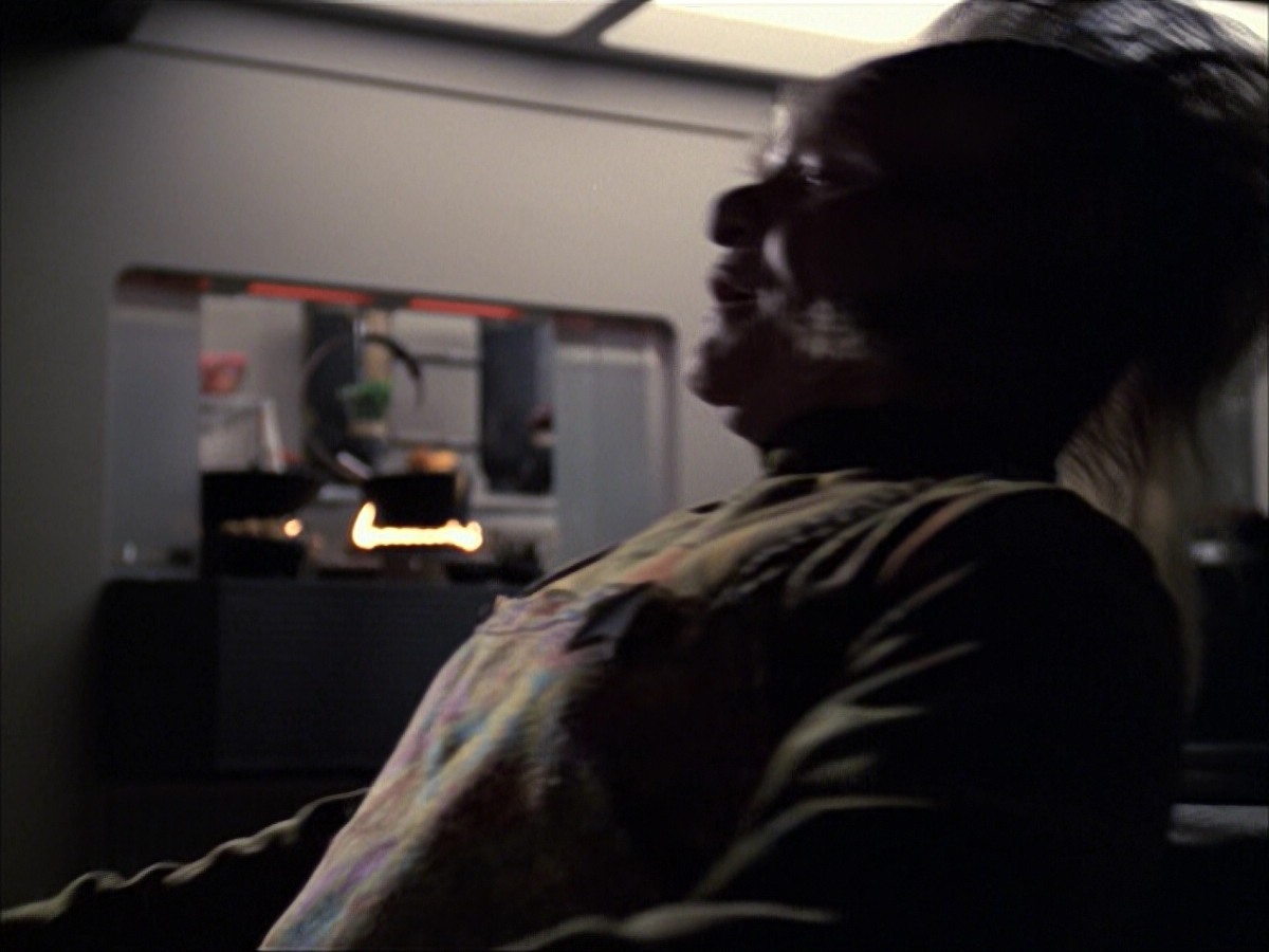 extant_StarTrek_VOY_6x07-DragonsTeeth_01919.jpg