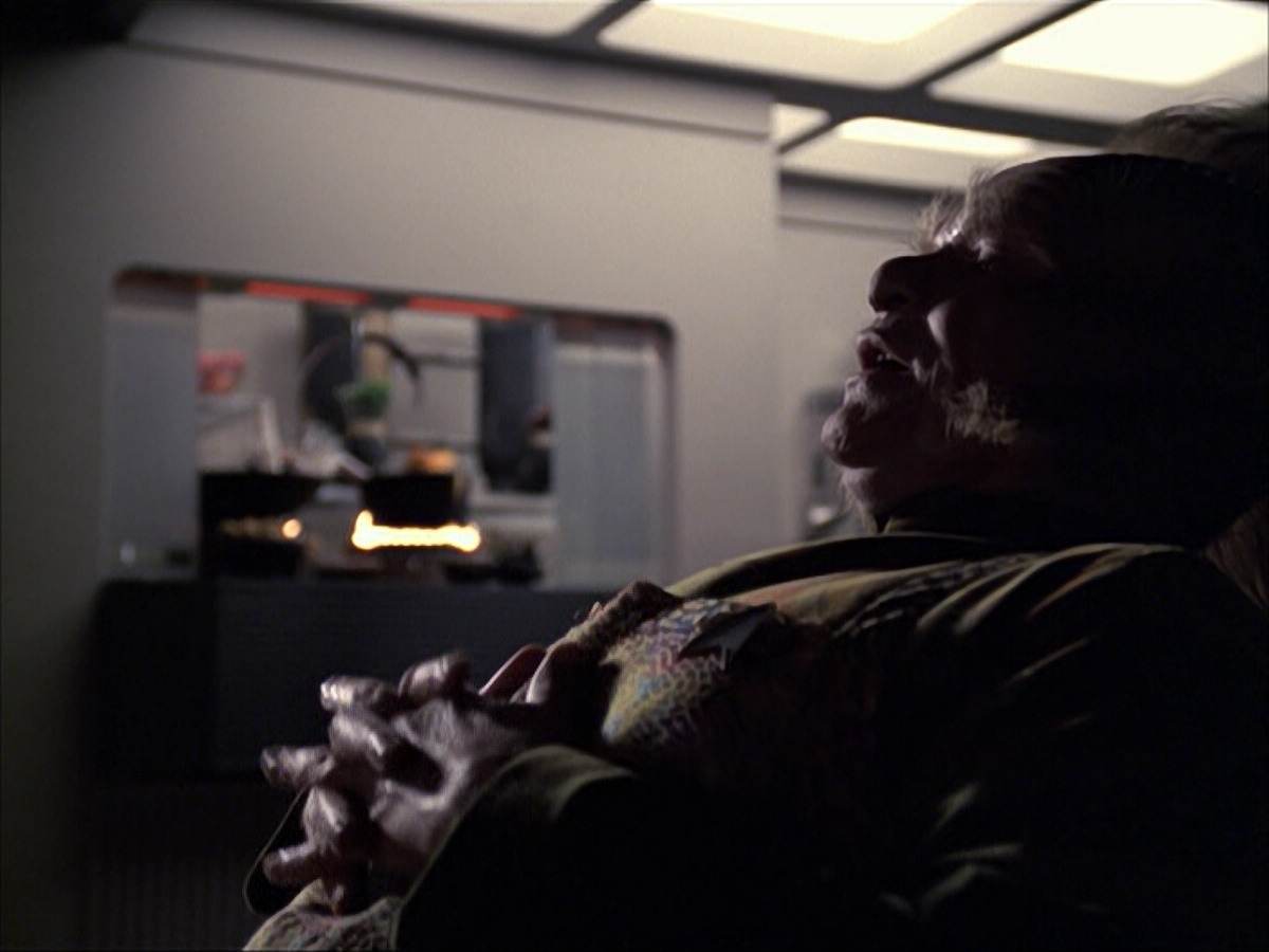 extant_StarTrek_VOY_6x07-DragonsTeeth_01920.jpg