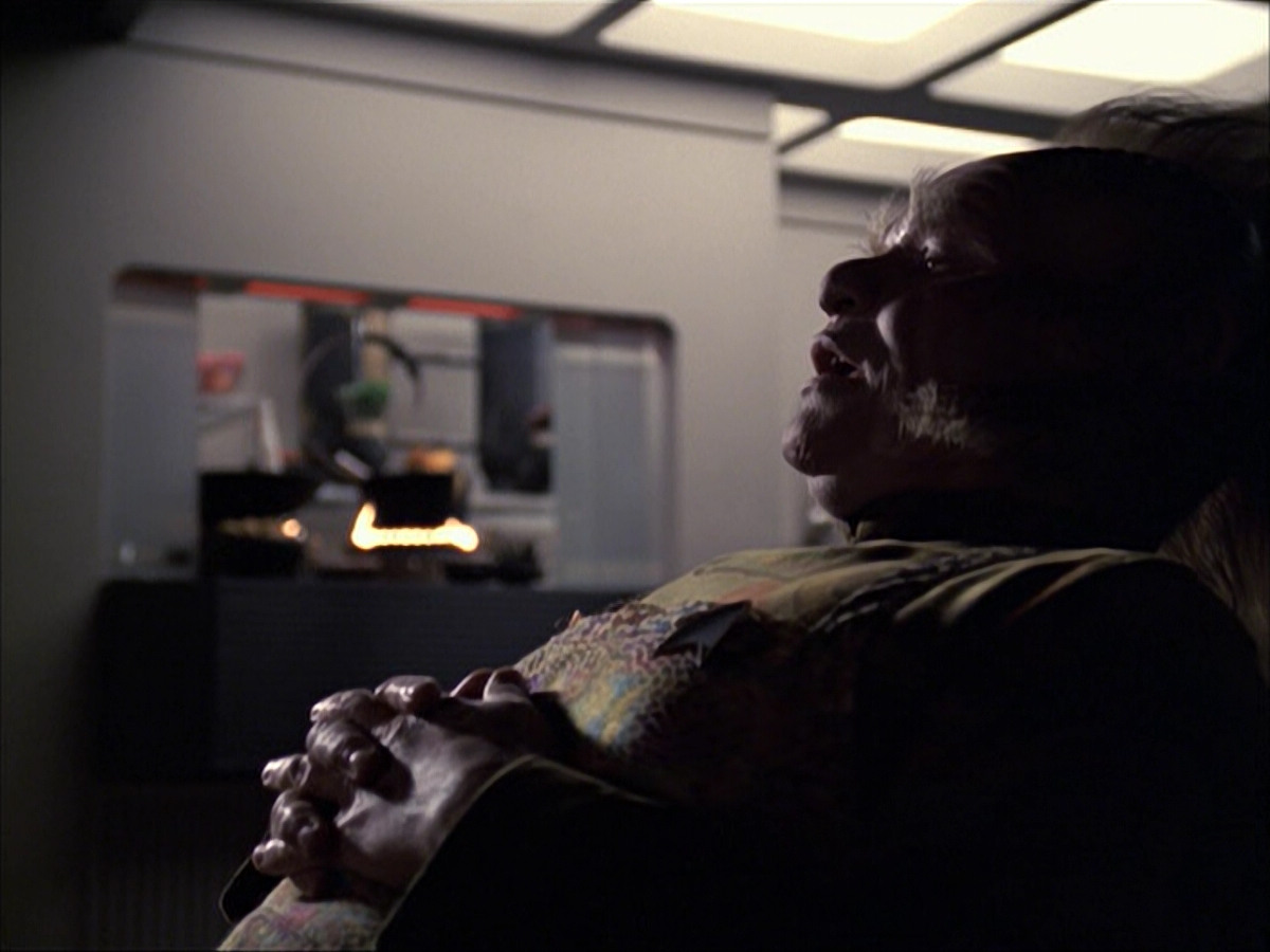 extant_StarTrek_VOY_6x07-DragonsTeeth_01921.jpg