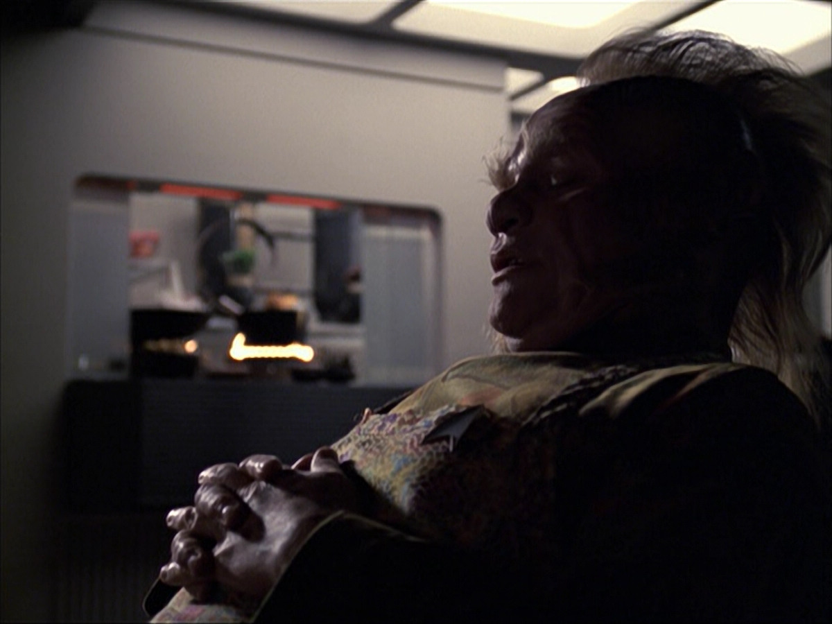 extant_StarTrek_VOY_6x07-DragonsTeeth_01923.jpg