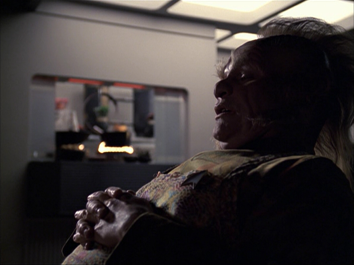 extant_StarTrek_VOY_6x07-DragonsTeeth_01931.jpg