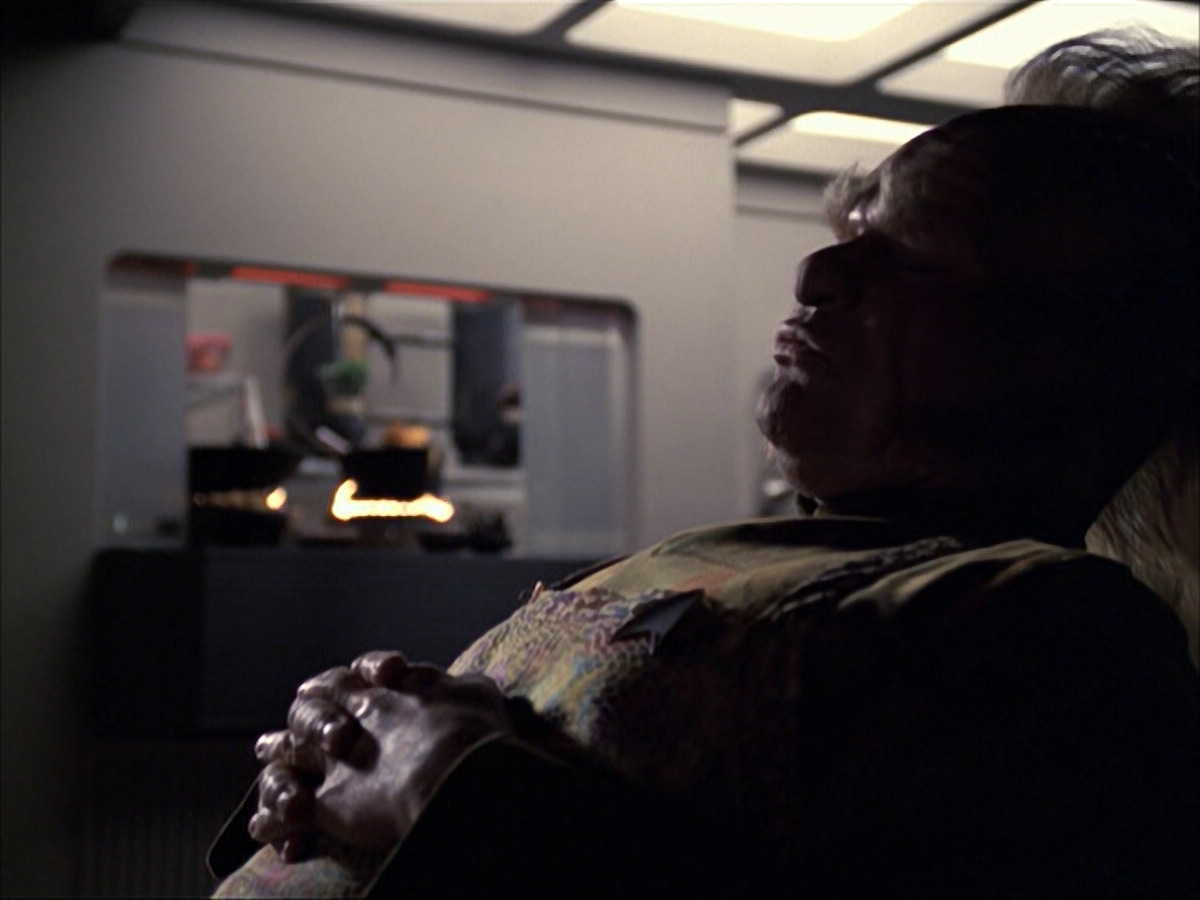 extant_StarTrek_VOY_6x07-DragonsTeeth_01984.jpg