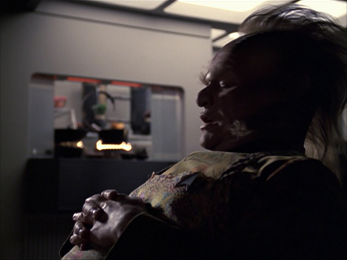 extant_StarTrek_VOY_6x07-DragonsTeeth_01986.jpg