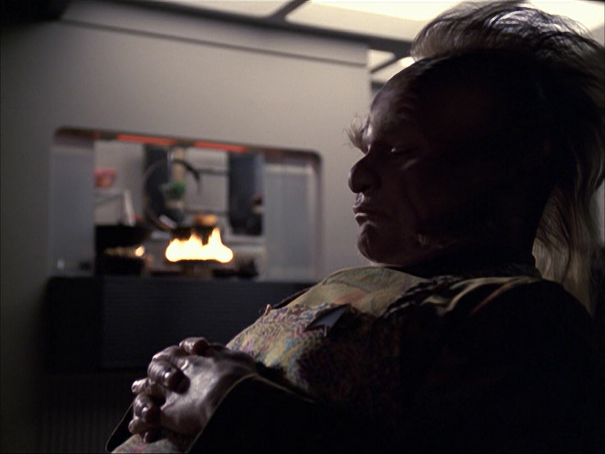 extant_StarTrek_VOY_6x07-DragonsTeeth_02000.jpg