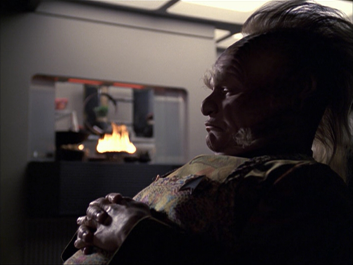 extant_StarTrek_VOY_6x07-DragonsTeeth_02002.jpg