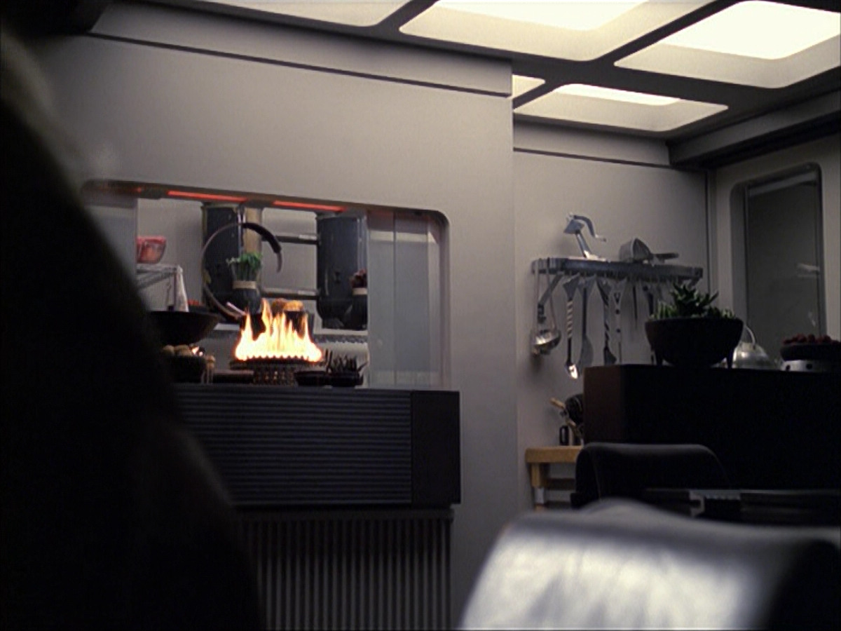 extant_StarTrek_VOY_6x07-DragonsTeeth_02005.jpg