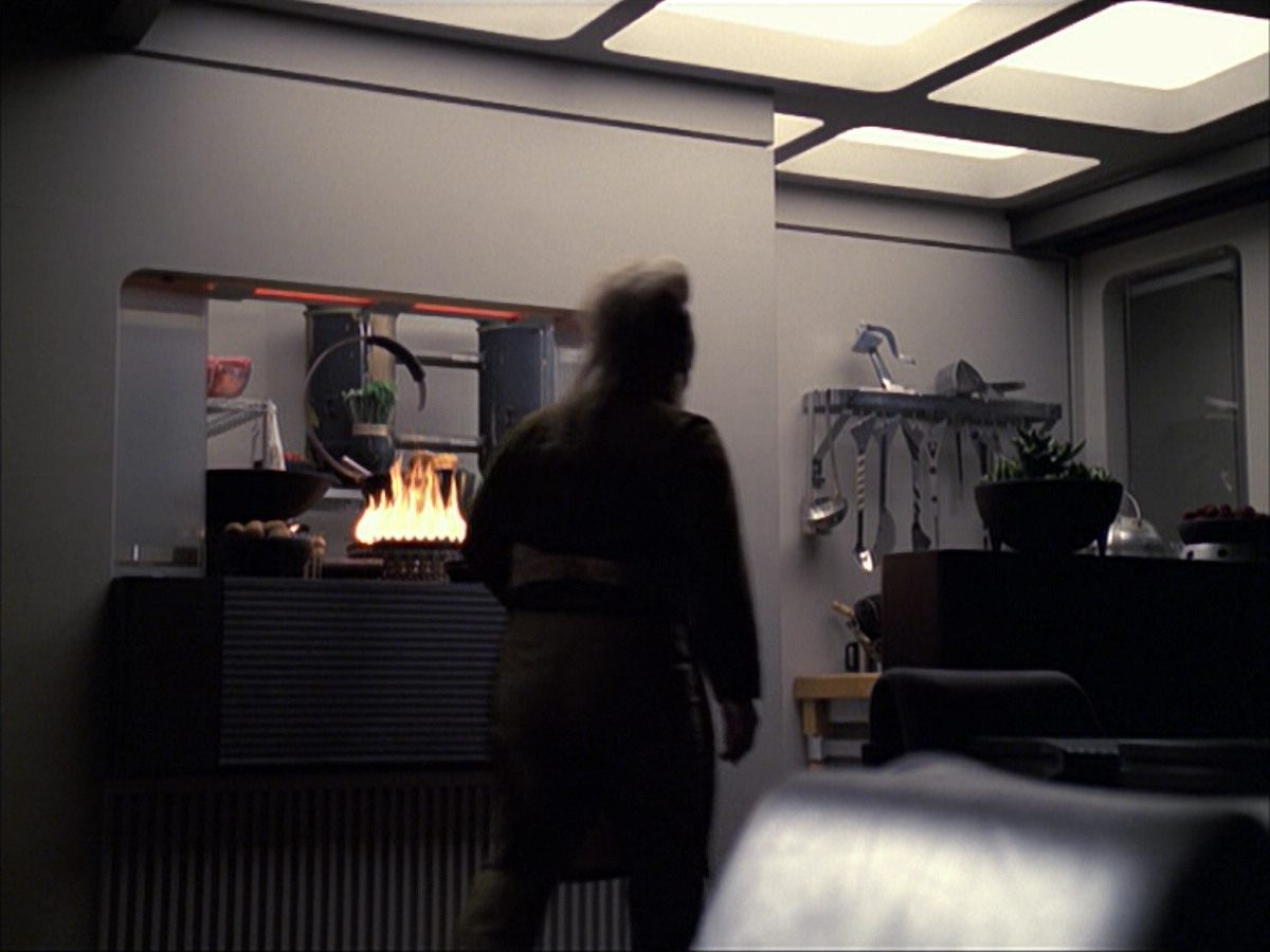 extant_StarTrek_VOY_6x07-DragonsTeeth_02009.jpg