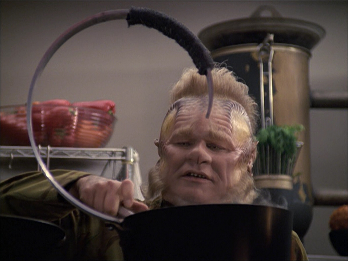 extant_StarTrek_VOY_6x07-DragonsTeeth_02019.jpg