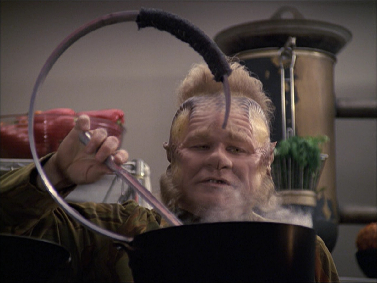 extant_StarTrek_VOY_6x07-DragonsTeeth_02021.jpg