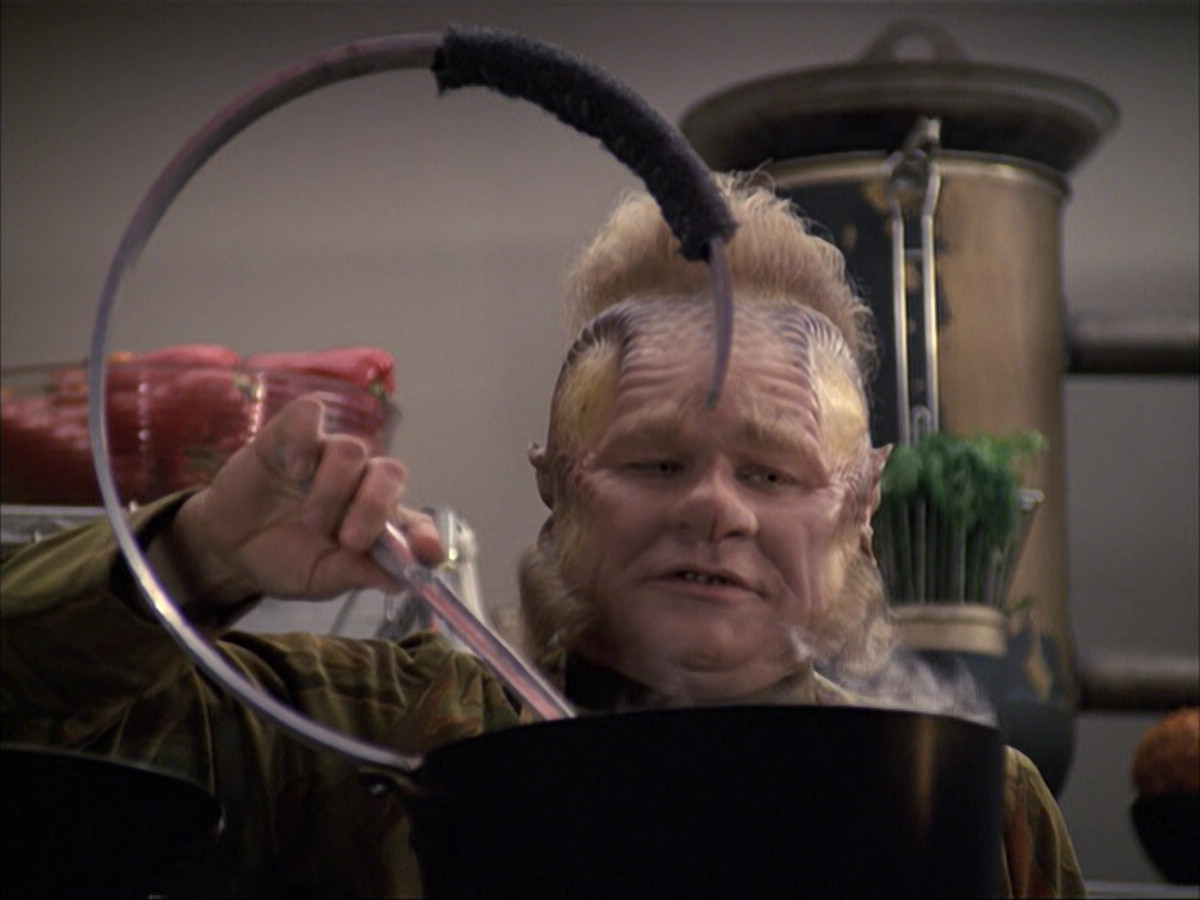 extant_StarTrek_VOY_6x07-DragonsTeeth_02022.jpg