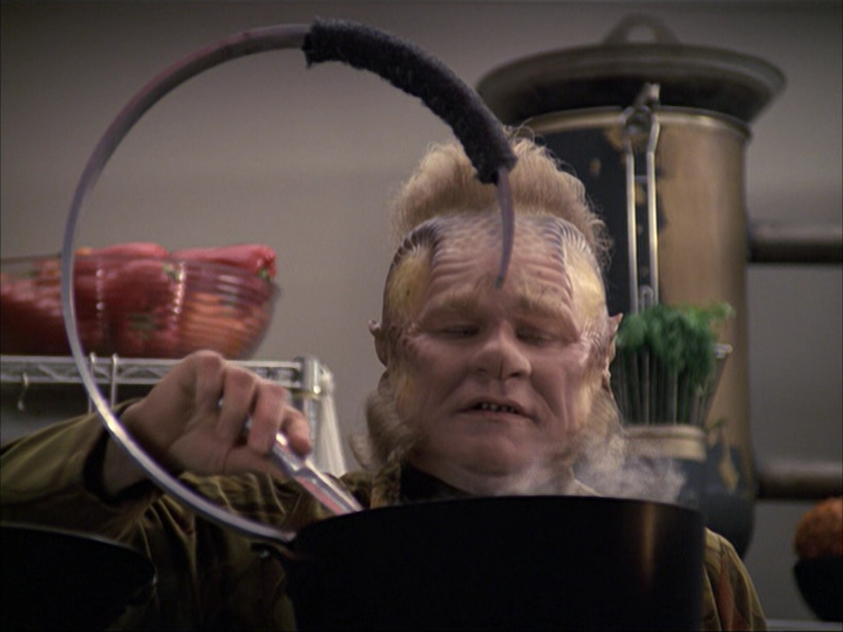 extant_StarTrek_VOY_6x07-DragonsTeeth_02025.jpg