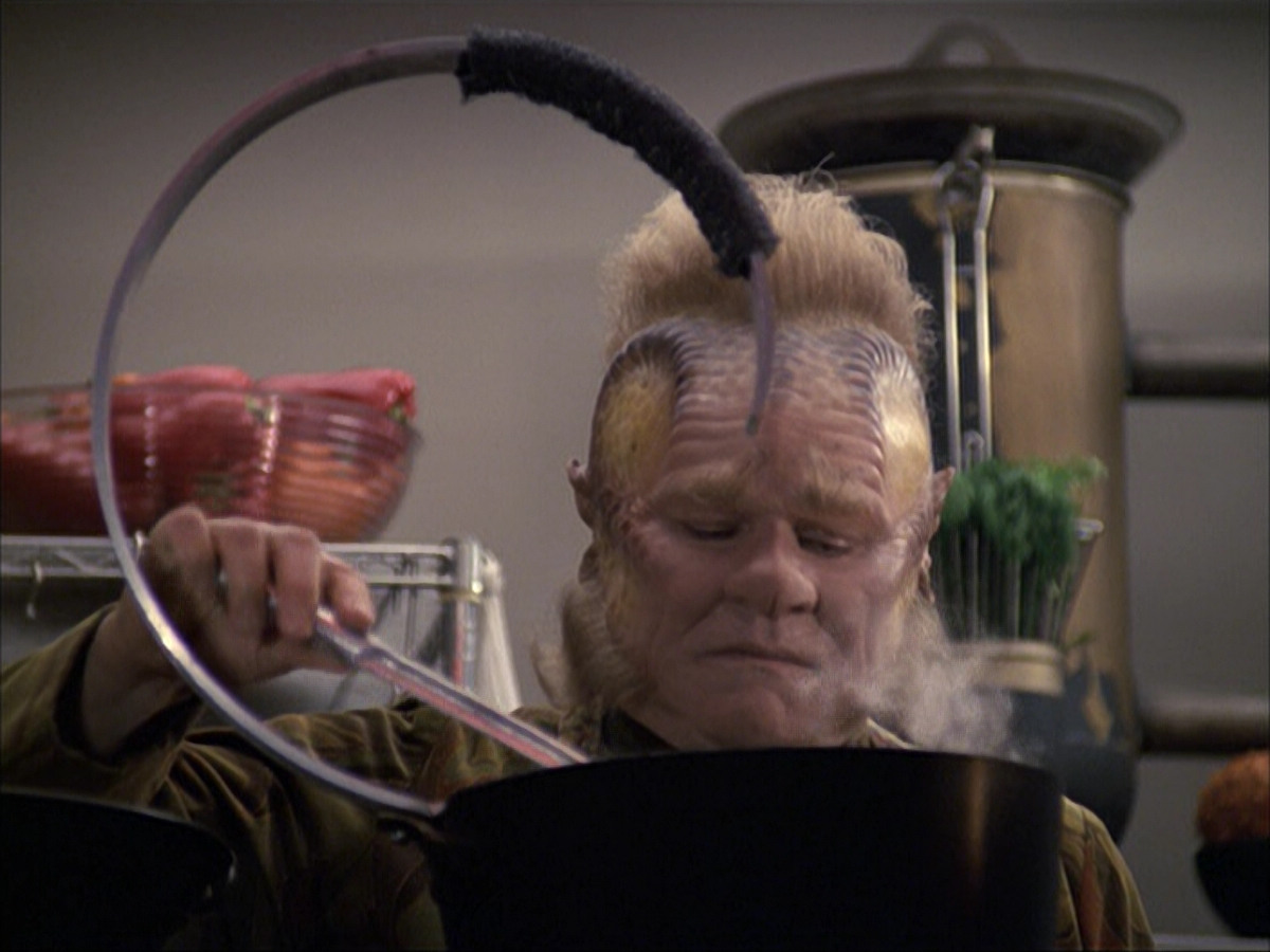 extant_StarTrek_VOY_6x07-DragonsTeeth_02026.jpg
