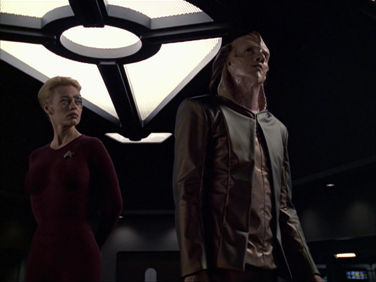 extant_StarTrek_VOY_6x07-DragonsTeeth_02050.jpg