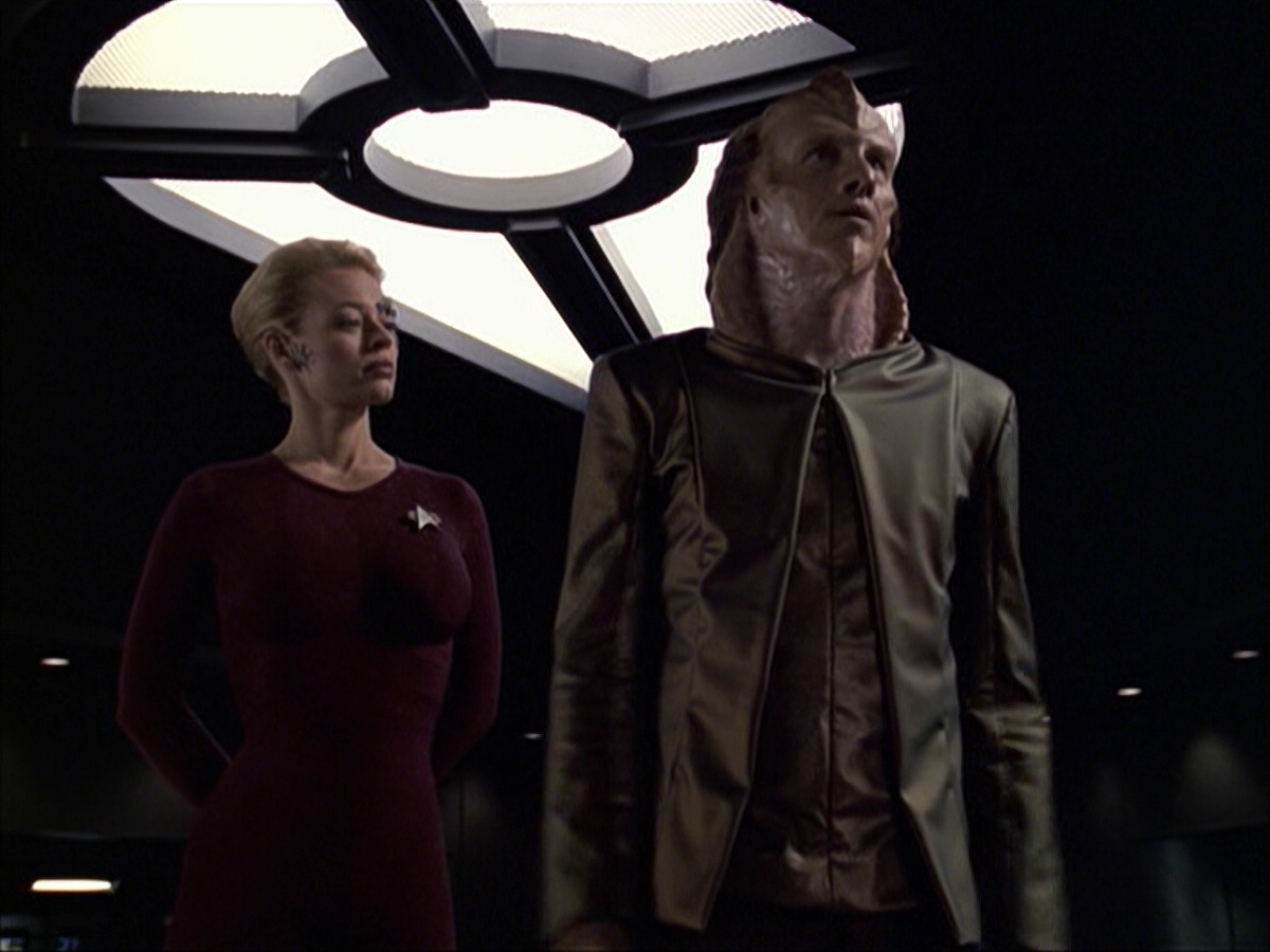 extant_StarTrek_VOY_6x07-DragonsTeeth_02054.jpg