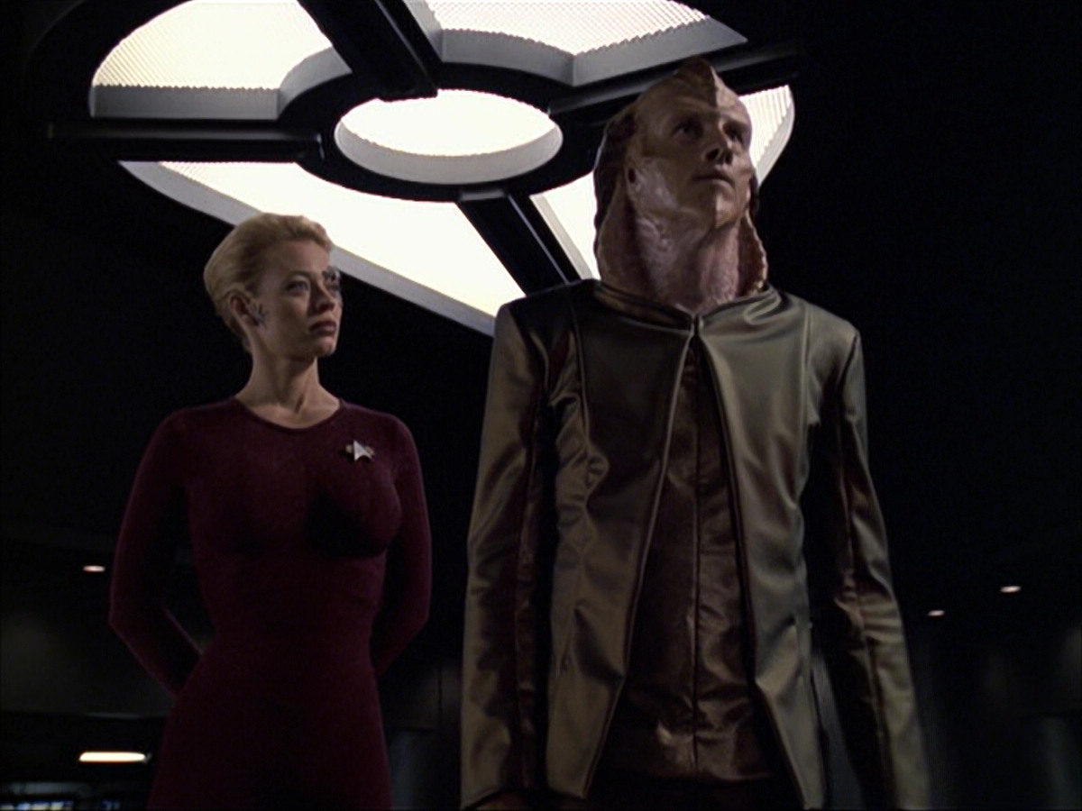 extant_StarTrek_VOY_6x07-DragonsTeeth_02055.jpg